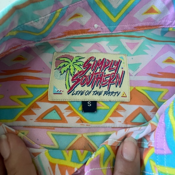 Simply Southern Mens Life Of The Party Shirt
Pastel Aztec Print EUC Size Small - Picture 5 of 5